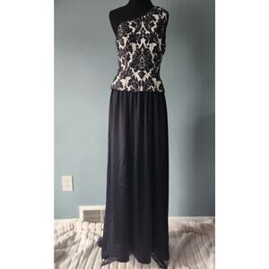 NWT ST. JOHN Black/White Embroidered Floral Gown - Size 6